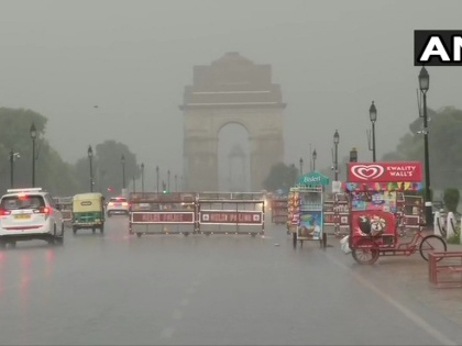 Weather Today Weather changed on the occasion of Independence Day Rain in many parts of Delhi | Weather Today: स्वतंत्रता दिवस के मौके पर बदला मौसम का मिजाज, दिल्ली के कई हिस्सों में बरसे बादल