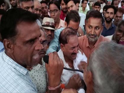 Rajasthan Assembly Elections: Contenders crying after being denied ticket in BJP, Mukesh Goyal cried bitterly after not getting ticket from Kotputli | Rajasthan Assembly Elections: भाजपा में टिकट कटने के बाद दावेदारों के रोने का सिलसिला जारी, कोटपूतली से टिकट नहीं मिलने पर फूट-फूट कर रोये मुकेश गोयल Rajasthan Assembly Elections: Contenders crying after being denied ticket in BJP, Mukesh Goyal cried bitterly after not getting ticket from Kotputli | Rajasthan Assembly Elections: भाजपा में टिकट कटने के बाद दावेदारों के रोने का सिलसिला जारी, कोटपूतली से टिकट नहीं मिलने पर फूट-फूट कर रोये मुकेश गोयल