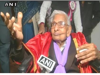 98 year old Raj Kumar receives his degree from NOU | 98 साल में इस शख्स ने किया पोस्ट ग्रेजुएशन, डिग्री मिली तो दिया ये संदेश 