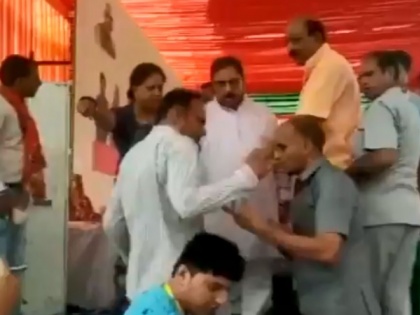 Rajasthan Assembly elections: BJP leaders fight in presence of CM Vasundhara Raje during event in Alwar | राजस्‍थान चुनाव: CM वसुंधरा राजे की मौजूदगी में मंच पर ही भिड़ गए दो बीजेपी नेता, देखें वीडियो