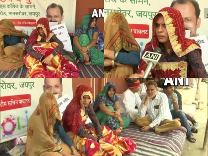 Rajasthan Chief Minister Gehlot termed the protest by the widows of Pulwama martyrs as wrong the protesters surrounded the CM residence | राजस्थान: पुलवामा शहीदों की विधवाओं द्वारा विरोध प्रदर्शन को मुख्यमंत्री गहलोत ने बताया 'गलत', प्रदर्शनकारियों ने सीएम आवास को घेरा
