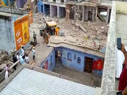 VHP anger on Bulldozer razes 300-year-old Shiva temple in Rajasthan Alwar congress bjp | राजस्थान की जनता कांग्रेस की 'शव यात्रा' निकालेगी, 300 साल पुराने मंदिर पर चला बुलडोजर तो भड़का विहिप, कांग्रेस ने दिया जवाब