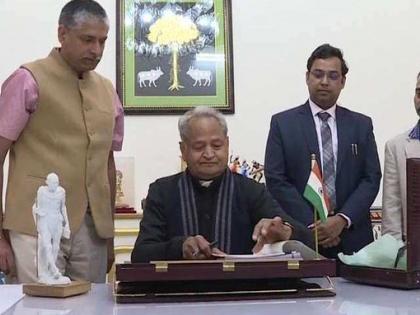 Rajasthan Budget 2023-24 old pension scheme 'OPS' extend big announcements election year accident insurance amount increased 10 lakh learn 20 big things | Rajasthan Budget 2023: पुरानी पेंशन योजना ‘ओपीएस’ का दायरा बढ़ाया, चुनावी साल पर बड़ी घोषणाएं, दुर्घटना बीमा की राशि को बढ़ाकर 10 लाख किया, जानें 20 बड़ी बातें