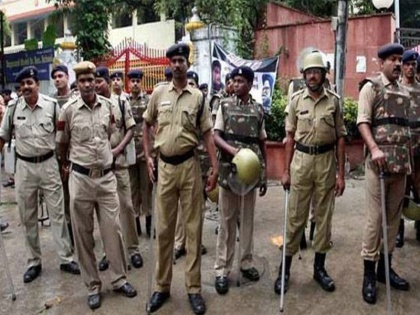 Rajasthan: People gathered for religious program, police used force to away | राजस्थान: धार्मिक कार्यक्रम के लिए लोगों का जमावड़ा, पुलिस ने बल प्रयोग कर लोगों को खदेड़ा