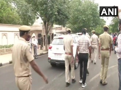 Amid Rajasthan crisis Tax raids at premises of congress leader Dharmendra Rathore, Rajiv Arora | राजस्थान में सियासी संकट के बीच अशोक गहलोत के करीबियों के घर आयकर विभाग का छापा