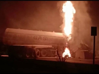 Rajasthan Horrific road accident due to collision between truck and tanker in Ajmer 4 people died due to scorching in the accident | राजस्थान: अजमेर में ट्रक और टैंकर के बीच टक्कर से भीषण सड़क दुर्घटना, हादसे में झुलसकर 4 लोगों की मौत