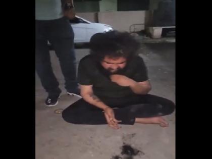 Rajasthan Bhilwara police accused forced the man to pull his beard painful video viral | राजस्थान: भीलवाड़ा पुलिस ने आरोपी के साथ की क्रूरता, शख्स को दाढ़ी के बार खींचने पर किया मजबूर; दर्दनाक वीडियो वायरल