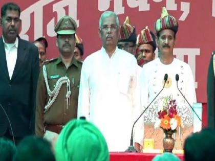 Rajendra Vishwanath Arlekar became the 41st Governor of Bihar, Acting Chief Justice administered the oath | राजेंद्र विश्वनाथ अर्लेकर बने बिहार के 41वें राज्यपाल, कार्यकारी मुख्य न्यायधीश ने दिलाई पद एवं गोपनियता की शपथ