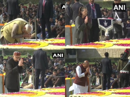 Mahatma Gandhi death anniversary at Raj Ghat pays tribute Manmohan Singh Sonia gandhi  | Mahatma Gandhi Death Anniversary: राजघाट पर पीएम मोदी, सोनिया गांधी समेत कई दिग्गज नेताओं ने बापू को दी श्रद्धांजलि