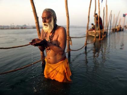 Chhattisgarh Rajim Kumbh 2018: Devotees Bathed in the Ganges | छत्तीसगढ़ राजिम कुम्भ शुरू, श्रद्धालुओं ने किया स्नान, दीपदान कर मांगी मनोकामना Chhattisgarh Rajim Kumbh 2018: Devotees Bathed in the Ganges | छत्तीसगढ़ राजिम कुम्भ शुरू, श्रद्धालुओं ने किया स्नान, दीपदान कर मांगी मनोकामना