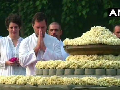 Gandhi family and congress leaders tribute to former prime minster Rajiv Gandhi on his birth anniversary | राजीव गांधी की जयंती पर श्रद्धांजलि देने वीरभूमि पहुंचा गांधी परिवार, कई वरिष्ठ नेता भी मौजूद