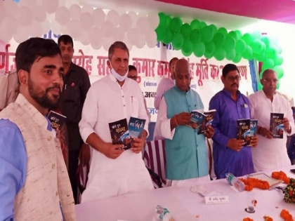 Bihar: Rajeev Kumar Jha two book of Hindi Poem launched | बिहार: राजीव कुमार झा की किताब 'बोये हुए शब्द' और 'क्या लिखूं मैं' का लोकार्पण, प्रेरक कविताओं का है संकलन