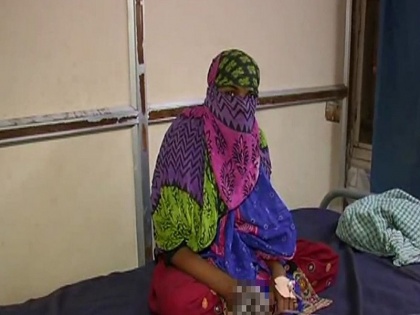 Gujrat Rajkot girl complained of molestation accused and his wife put hand in boiling oil | पति पर लगा यौन उत्पीड़न का आरोप, तो पत्नी ने शिकायतकर्ता लड़की को दी ऐसी खौफनाक सजा