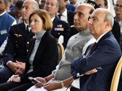 Rafale engine manufacturer tells in France Rajnath Singh, Do not terrorise us on tax | राफेल का इंजन बनाने वाली कंपनी ने राजनाथ सिंह से कहा, 'टैक्स नियमों से हमें 'आतंकित' नहीं किया जाए