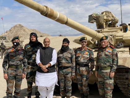 India-China LAC: Rajnath Singh, CDS Rawat, Army chief in Leh to review security | LAC पर चीन से विवाद के बीच रक्षा मंत्री राजनाथ सिंह और CDC बिपिन रावत पहुंचे लेह, लद्दाख-कश्मीर के दो दिवसीय दौरे पर