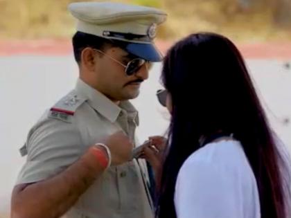 during Pre-wedding 'bride' shoot lands cop in trouble rajasthan viral video | Video: प्री-वेडिंग शूट के दौरान सब इंस्पेक्टर ने लिया होने वाली पत्नी से 'घूस', वीडियो वायरल होने पर आला अधिकारी हुए नाराज