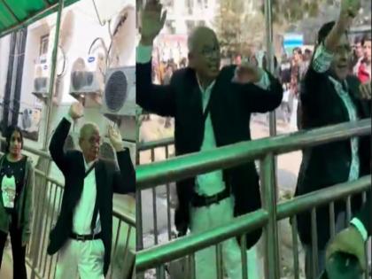 Advocate Rakesh Kishore Who Hurled Shoe At EX-CJI Gavai Attacked With Slippers In Delhi Court - VIDEO | क्यों मार रहा है मुझे...सनातन धर्म की जय हो: पूर्व CJI गवई पर जूता फेंकने वाले वकील राकेश किशोर पर चप्पलों से हमला, VIDEO Advocate Rakesh Kishore Who Hurled Shoe At EX-CJI Gavai Attacked With Slippers In Delhi Court - VIDEO | क्यों मार रहा है मुझे...सनातन धर्म की जय हो: पूर्व CJI गवई पर जूता फेंकने वाले वकील राकेश किशोर पर चप्पलों से हमला, VIDEO