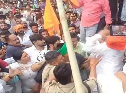 BKU leader Rakesh Tikait pushed his turban fell off anger rally taken out in Muzaffarnagar, see video | BKU leader Rakesh Tikait: राकेश टिकैत के साथ धक्का-मुक्की, पगड़ी गिरी?, मुजफ्फरनगर में निकाली गई आक्रोश रैली, देखें वीडियो BKU leader Rakesh Tikait pushed his turban fell off anger rally taken out in Muzaffarnagar, see video | BKU leader Rakesh Tikait: राकेश टिकैत के साथ धक्का-मुक्की, पगड़ी गिरी?, मुजफ्फरनगर में निकाली गई आक्रोश रैली, देखें वीडियो