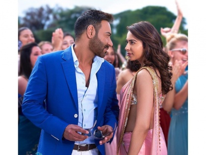 'De De Pyaar De' song 'Vaddi Sharaban'Rakul Preet Singh look hot and Ajay Devgn looking dashing in the song | 'दे दे प्यार दे' का गाना 'वडी शराबन' हुआ रिलीज, इंडियन लुक मेंबेहद हॉट दिखीं रकुल प्रीत वहीं डैशिंग लुक में दिखे अजय