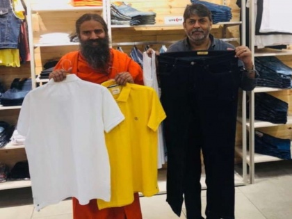 Ramdev launched Patanjali Paridhan Store, introduced swadeshi jeans, know how it is different from other denims | अब जींस भी बेचेंगे बाबा रामदेव, पतंजलि स्टोर में बिक्री शुरू, यहां जानिए कीमत और खासियत