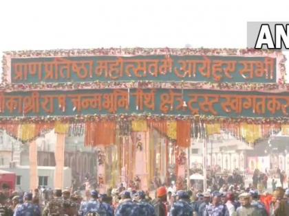 watch Ram Mandir Darshan Devotees rush Ram Temple in Ayodhya day after Pran Pratishtha ceremony see video Principal Secretary Home Sanjay Prasad and DG Law and Order Prashant Kumar reach Ram Mandir to manage the large number of devotees | Ram Mandir Darshan: रामलला में लाखों की भीड़, खुद अयोध्या पहुंचे सीएम योगी, गृह सचिव और पुलिस महानिदेशक गर्भगृह में खड़े, देखें कई वीडियो
