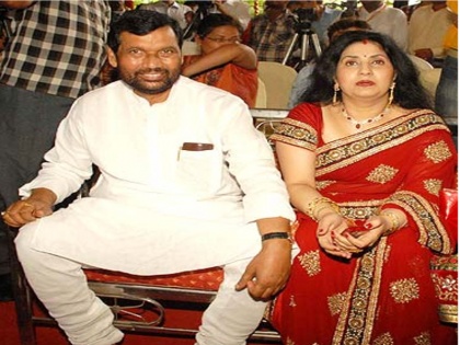 Ram Vilas Paswan wife may contest from Hajipur Lok Sabha seat | रामविलास पासवान की जगह हाजीपुर लोकसभा सीट से उनकी पत्नी लड़ेंगी चुनाव!   