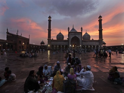 Ramadan 2021 Holy month starts from 14 April North India including Delhi first Roza on Wednesday | दिल्ली समेत उत्तर भारत के कई हिस्सों में नहीं दिखा रमजान का चांद, पहला रोजा बुधवार को