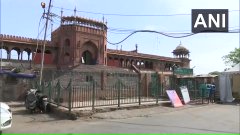 Delhi Jama Masjid remains closed for public amid CoronaLockdown first day holy month of Ramzan | Coronavirus lockdown: लॉकडाउन के बीच गुजरा पहला रोजा, बंद रहीं मस्जिदें और बाजारों में रही सूनसान Delhi Jama Masjid remains closed for public amid CoronaLockdown first day holy month of Ramzan | Coronavirus lockdown: लॉकडाउन के बीच गुजरा पहला रोजा, बंद रहीं मस्जिदें और बाजारों में रही सूनसान