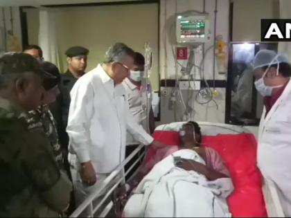 Raipur: CM Raman Singh met CRPF jawans injured in Sukma attack | रायपुर: सुकमा नक्सल हमले में घायल जवानों से मिलने अस्पताल पहुंचे मुख्यमंत्री रमन सिंह