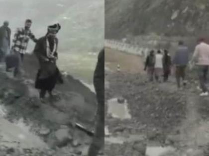 see video watch Landslides In Ramban Will Bring The Bride Groom Walks Miles Wedding Event J&K's Ramban | Landslides In Ramban: दुल्हन को लाऊंगा?, रामबन में भूस्खलन के बीच दूल्हा शादी समारोह के लिए मीलों चला पैदल, देखें वीडियो