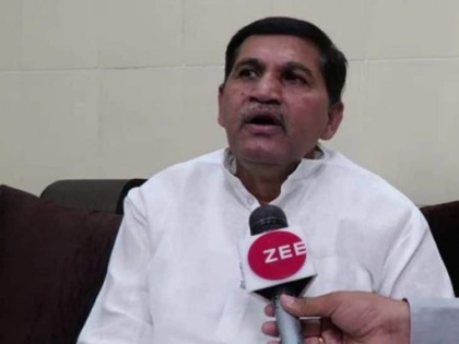 Rajasthan Collector Bhagwati Prasad Kalal busy mobile phone Panchayati Raj Minister Ramesh Meena objected left meeting see video | राजस्थानः मोबाइल फोन में व्यस्त थे कलेक्टर, मंत्री रमेश मीणा ने आपत्ति जताई, बैठक छोड़कर चले गए, जानिए