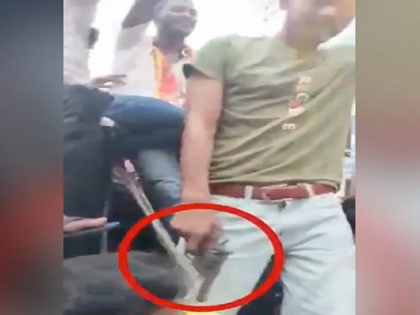 West Bengal police arrested man allegedly carrying weapon during Ram Navami procession from Munger in Bihar | पश्चिम बंगाल हिंसा: रामनवमी जुलूस में बंदूक लहराने का आरोपी बिहार के मुंगेर से गिरफ्तार, सोशल मीडिया पर वायरल हुआ था वीडियो