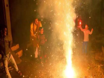 ranchi burst crackers on Diwali only 2 hours of permission Jharkhand know timing Guruparv Chhath Christmas | झारखंड: दिवाली पर आप कभी भी नहीं फोड़ सकते है पटाखे, केवल 2 घंटे की मिली है इजाजत, जानें गुरुपर्व, छठ और क्रिसमस की भी टाइमिंग ranchi burst crackers on Diwali only 2 hours of permission Jharkhand know timing Guruparv Chhath Christmas | झारखंड: दिवाली पर आप कभी भी नहीं फोड़ सकते है पटाखे, केवल 2 घंटे की मिली है इजाजत, जानें गुरुपर्व, छठ और क्रिसमस की भी टाइमिंग