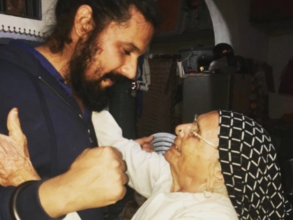 Randeep Hooda losses his paternal grand mother write emotional post | दादी की मौत के बाद भावुक हुए रणदीप हुड्डा, शेयर किया इमोशनल पोस्ट