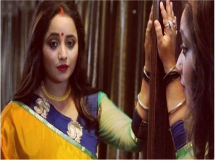 , Rani can be seen in a desi avatar while posing with a Raja | अपनी अदाओं से तहलका मचाने वाली रानी चटर्जी ने सोशल मीडिया पर रिवील किया यह रहस्य
