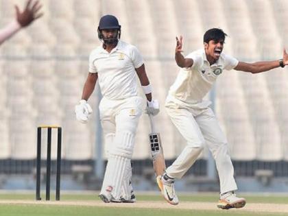 ranji trophy vidarbha beats karnataka to enter maiden final of ranji trophy | रणजी ट्रॉफी: रोमांचक सेमीफाइनल में कर्नाटक को हराकर विदर्भ पहली बार फाइनल में