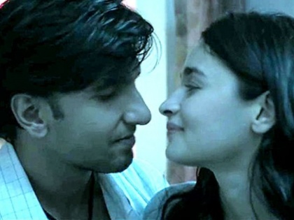 ranveer singh alia bhatt movie gully boy kissing scene cut by cbfc scissors | 'गली बॉय' में आलिया और रणवीर सिंह के किसिंग सीन पर सेंसर बोर्ड ने चलाई कैंची, कई शब्दों को भी हटाया