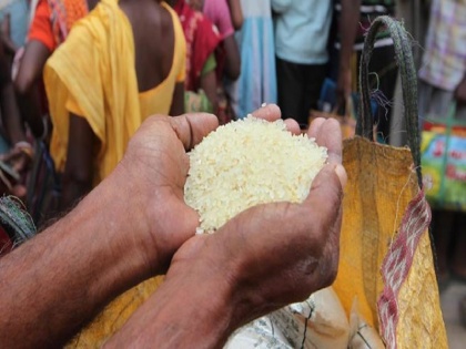Rice of PM scheme has not reached most of the ration centers in Nagpur, there is a fight between shopkeepers and cardholders | नागपुर के अधिकांश राशन केंद्रों पर नहीं पहुंचा है पीएम योजना का चावल, दुकानदार और कार्डधारकों के बीच हो रहा झगड़ा