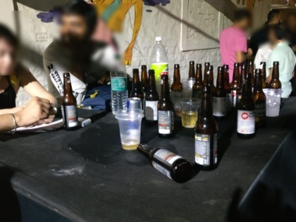 Rave party busted by Police and Excise Department at Chhattarpur's delhi , 16 detained | दिल्ली: छतरपुर में रेव पार्टी में पुलिस का छापा, भारी मात्रा में शराब-ड्रग्स बरामद, 16 लोग गिरफ्तार