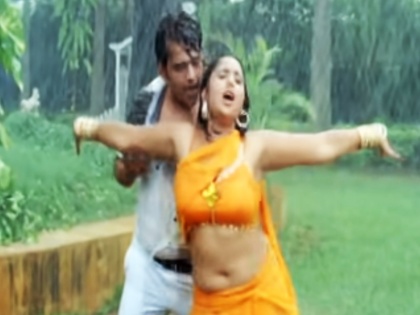 rani chatterjee ravi kishan rain dance | सावन स्पेशल: रानी चटर्जी ने रवि किशन संग पानी में लगाई आग, देखें वीडियो