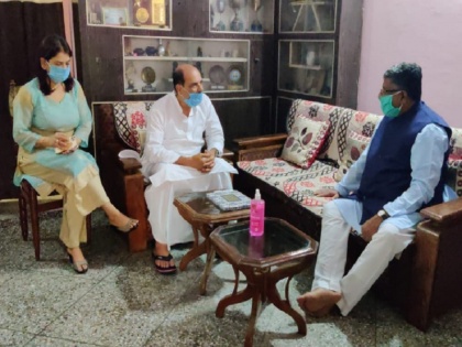 Union Minister Ravi Shankar Visits Sushant Singh Rajput's Patna Residence | सुशांत सिंह राजपूत के पटना वाले घर पहुंचे केंद्रीय मंत्री रविशंकर, कहा- 'उन्हें और ऊंचाइयों को छूना था...और आगे जाना था'