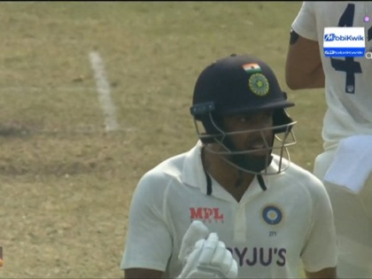 WATCH Ravichandran Ashwin celebrates scoring winning runs against Bangladesh in 2nd Test Virat Kohli, rahul Dravid react see video | IND Vs BAN: बांग्लादेश के खिलाफ विजयी रन बनाने के बाद जश्न मनाते अश्विन, कोहली और द्रविड़ खुशी से झूम उठे, देखें वीडियो