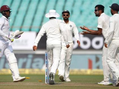 India vs West Indies: Ravindra Jadeja Pulls off comical run-out, leaves Virat Kohli angry | रवींद्र जडेजा ने 'अजीबोगरीब अंदाज' में किया विंडीज बल्लेबाज को रन आउट, विराट कोहली हो गए 'नाराज', देखें वीडियो