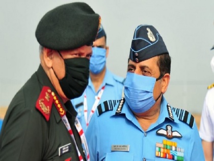 Indian Air Force Chief RKS Bhadauria rejected the statement of CDS Bipin Rawat on air force role | सीडीएस रावत की बात नहीं आई पसंद! वायुसेना की भूमिका पर एयर चीफ मार्शल ने कह दी बड़ी बात