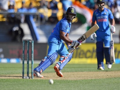 India vs New Zealand: Ambati Rayudu, Vijay Shankar shines with fifith wicket partnership in 5th Odi | IND vs NZ: रायुडू-विजय शंकर ने 18 रन पर 4 विकेट गिरने के बाद किया कमाल, 20 साल बाद बना ये अनोखा रिकॉर्ड