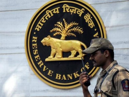 Reserve Bank of India RBI crackdown fine Rs 2-27 crore on RBL Bank and Rs 5 lakh on HDFC action many co-operative banks see list | Reserve Bank of India: आरबीआई ने कसे नकेल, आरबीएल बैंक पर 2.27 करोड़ और एचडीएफसी पर पांच लाख रुपये का जुर्माना, कई सहकारी बैंकों पर एक्शन