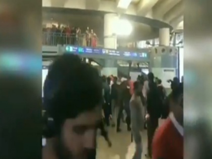 bollywood actor Vipin Sharma tweet about slogan at Rajiv Chowk metro station | CAA के समर्थन में राजीव चौक मेट्रो स्टेशन पर लगे 'देश के गद्दारों को...' नारे, भड़के बॉलीवुड एक्टर ने कही ये बड़ी बात