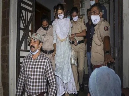 Bihar DGP said Rheais totally exposed in the sense that she had connection with drug peddlers | रिया चक्रवर्ती की गिरफ्तारी पर बिहार के DGP बोले- यह इंसाफ की तरफ पहला कदम, ड्रग्स माफिया के साथ था एक्ट्रेस का कनेक्शन