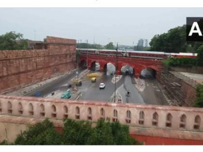 Delhi Will traffic resume near Red Fort filled with Yamuna water Know on which roads the movement of vehicles started | दिल्ली: क्या यमुना के पानी से लबालब भरे लाल किले के पास फिर से यातायात शुरू? जानें किन सड़कों पर वाहनों की आवाजाही शुरू
