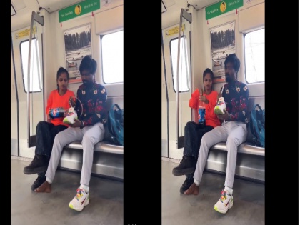 Viral Video Couple put cold drink in shoes in Delhi Metro, did such an act, you will be stunned | Viral Video: ये कैसा पागलपन! दिल्ली मेट्रो में कपल ने जूते में कोल्ड ड्रिंक डाल की ऐसी हरकत, दंग रह जाएंगे आप